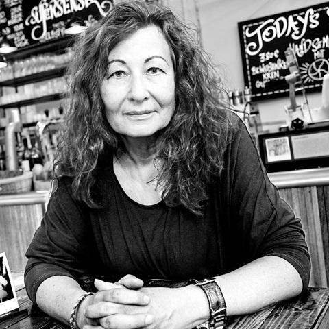 KEIN PLATZ MEHR Es wird eng – Margit Schreiner liest aus ihrem neuen Roman  Reihe: “Alles Bio! Literarische Lebenslinien”