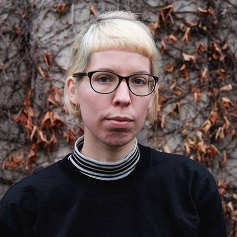 „NICHTS, WAS UNS PASSIERT“ Bettina Wilpert liest aus ihrem Roman im Debütantensalon Moderation: Susanne Umscheid