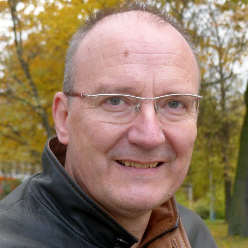 DIE VERWANDELTEN Thomas Brussig liest aus seinem hoch komischen Gesellschaftsroman Reihe: Literarischer Herbst 2020