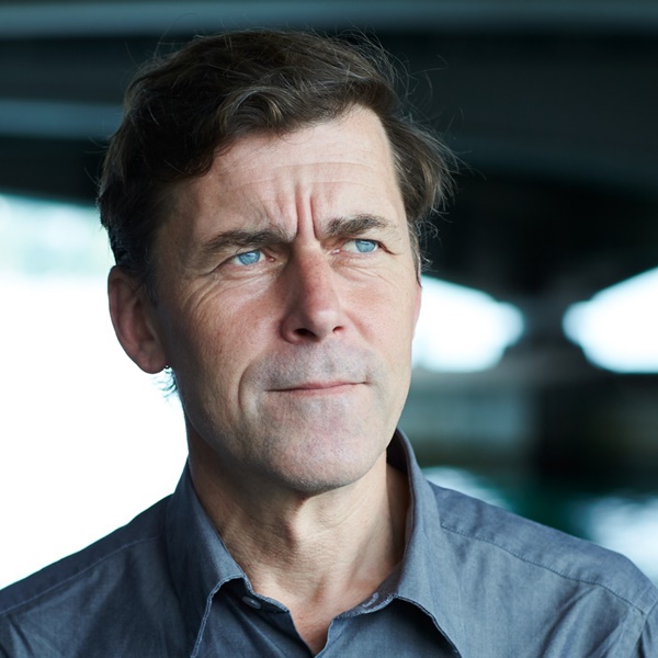 „IN EINER DUNKELBLAUEN STUNDE“ Peter Stamm stellt seinen neuen Roman vor