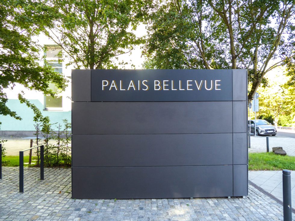 Palais Bellevue, Eingang